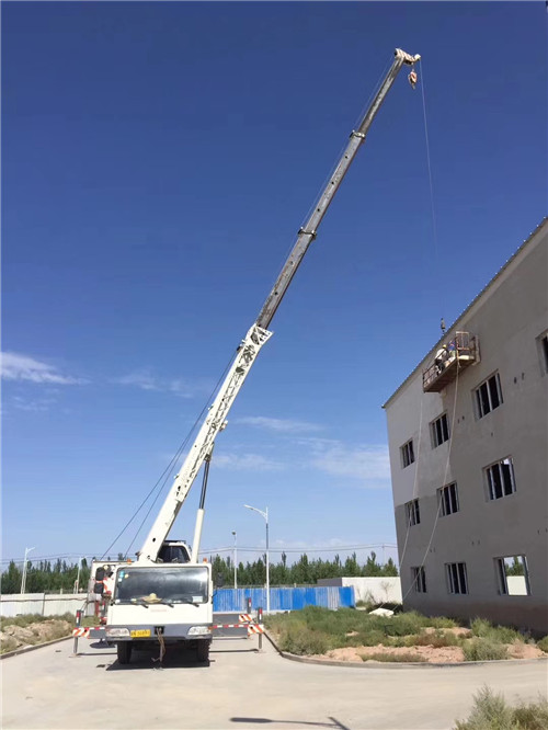 衡东县“轻装强干”—— 吊车的 “轻量化臂架” 技术